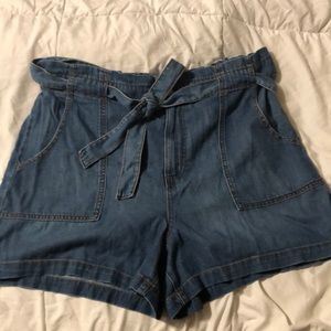 NWT Banana Republic blue denim shorts. Size 20.